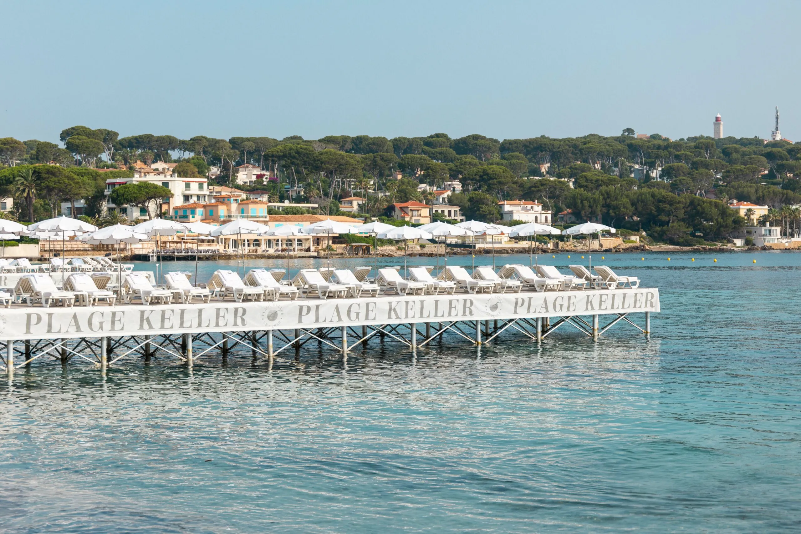 Hôtel moderne avec vue mer